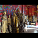 Buddhafiguren sind dort ebenfalls aufgestellt